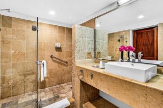 Partial ocean-view suite with 3 pools, hot tub, spa & balcony - 4