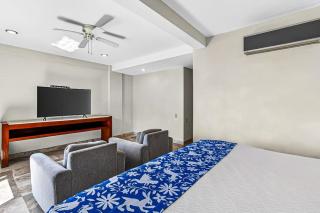 Partial ocean-view suite with 3 pools, hot tub, spa & balcony - 3