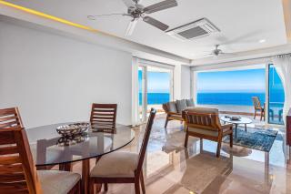 Stunning Oceanfront Apartment with Breathtaking Views and Luxurious Amenities - 2