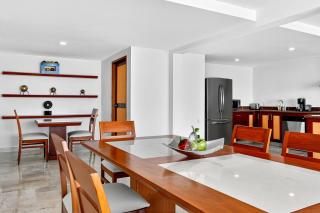 Relaxing coastal escape with panoramic views, pool, hot tub & sunny terrace - 2
