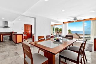 Relaxing coastal escape with panoramic views, pool, hot tub & sunny terrace - 3