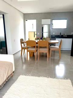 Apt em Taperapuã: piscina, churrasqueira e ar cond - 4