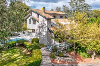 Hodges Hill Hideout w/ pool, spa, BBQ - Dog Friendly - 1
