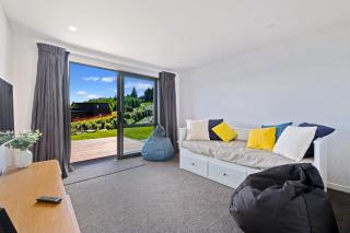 Karearea Views - Wanaka Holiday Home - 9