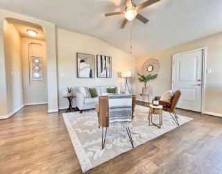 4BR Home San Antonio, Prime Location, Fast Wi-Fi-SR - 7