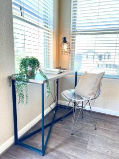4BR Home San Antonio, Prime Location, Fast Wi-Fi-SR - 3