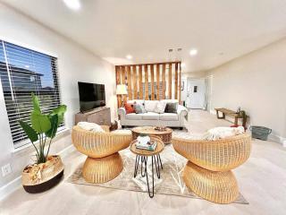 4BR Family Oasis | Prime Location, Fast Wi-Fi-TCF - 6