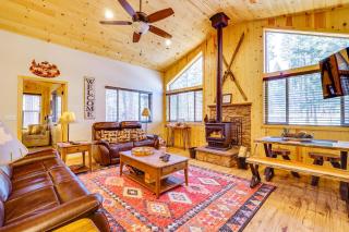 Escape to Alpine! Outstanding Cabin w/ Deck & Yard - 6