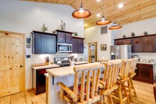 Escape to Alpine! Outstanding Cabin w/ Deck & Yard - 2