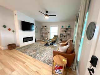 Exquisite Craftsman Retreat with Private Pool & Hot Tub, Walk to Downtown - 9