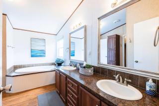 Blue Haven Lake Buchanan Waterfront Retreat with Private Dock - 9