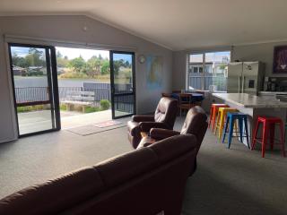 Modern Spacious Manapouri Home - 4