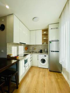 NEAT Minimal Apartment in Convenient Spot! - 9