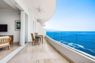 Luxury bayfront condo with amazing views, pool & spa - 7