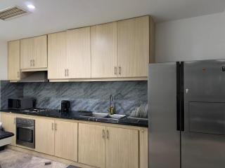 The penthouse hotel and residences - 4