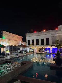 The penthouse hotel and residences - 7