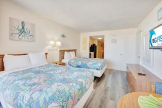 Ocean Annie's Oceanview Studio,Scenic Views,Pools! - 9