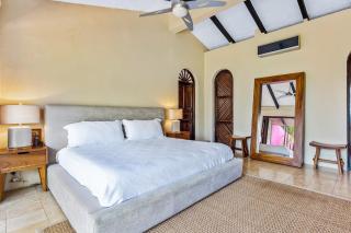 Spectacular hillside villa with pool, incredible views - 1