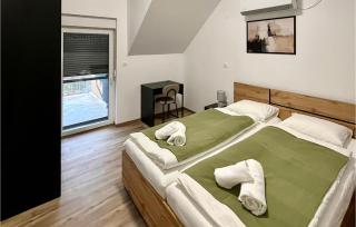 Lovely Home In Banfi - 6