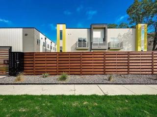 Modern Luxury - Lower Greenville FIFA READY!! - 6