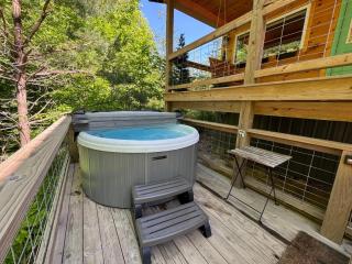 Muir's Retreat - Hot Tub - Pet Friendly - Private - Located Just Minutes from Nada Tunnel - 6
