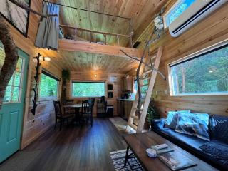 Muir's Retreat - Hot Tub - Pet Friendly - Private - Located Just Minutes from Nada Tunnel - 1