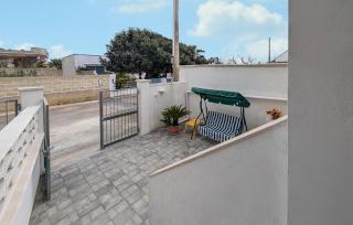 2 Bedroom Cozy Apartment In San Pietro In Bevagna - 2