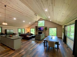 Red Route One - Mega LUX Cabin - Hot Tub - Pool Table - Central Location - 1