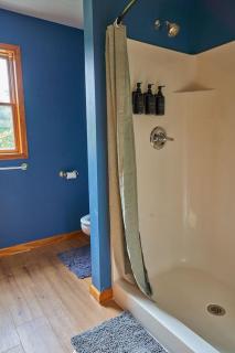 Serene Rustic Retreat with Lake - 6