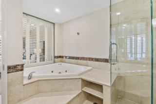 Bright Apartment Near Surfers Paradise Beach - 8