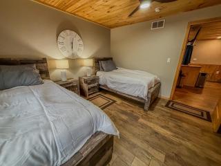 Modern Lakeview Escape - 6