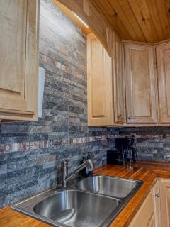 Modern Lakeview Escape - 4