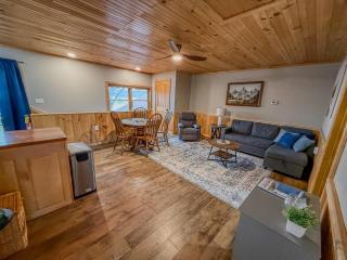 Modern Lakeview Escape - 3