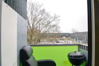 Urban Living 3 minutes from S-Train - 8