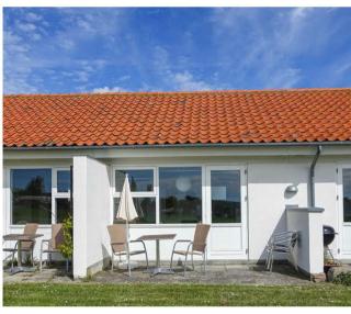 Vacation Apt with Sea View & Shared Pool - 5