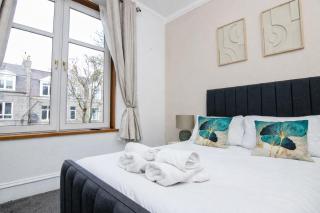 The Summit West End- Elegant Apartment with Free Parking in Prime Location - 8