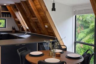 Peaks and Pines Chalet - Ohakune Holiday Home - 5