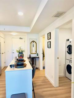 Downtown Condo, Stylish Comfy - 3