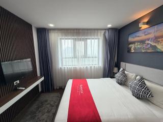 Ha Long 2BR Apartment - Spacious & Modern - Near Center - 1