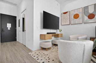 Downtown Miami Penthouse Studio Skyline Balcony Suite Near Port LuxePad - 8
