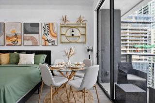 Downtown Miami Penthouse Studio Skyline Balcony Suite Near Port LuxePad - 3