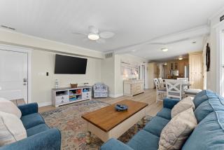 Spacious 4 BR Beach Condo with a Private Balcony, Parking, & Out - 8