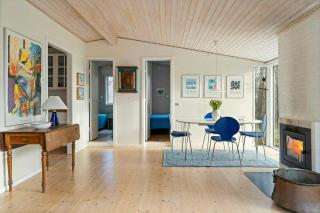 Nature-Immersed Cottage By Camønoen On Møn - 6