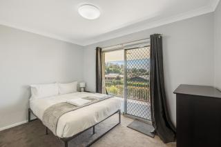 Blue Hills Retreat in Leafy Rangeville - 4