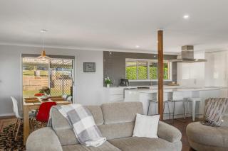 Blue Hills Retreat in Leafy Rangeville - 6