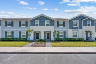Beautifully Renovated 5-Bedroom Villa w Pool Near Disney - 9