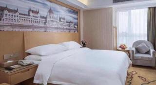 Vienna Hotel Anhui Fuyang Yingshang Yingbin Avenue - 1