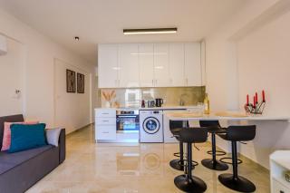 Queens Gardens Escape 231 - 2