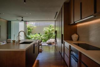 Luxury Beachside Villa w Rooftop Pool, VIP Concierge - Canggu - 2