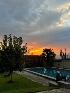 Luxe 5 Bed Saguramo Mountain Villa w Pool - 8
